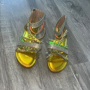 Vibrant Yellow Sandals with Rhinestone Embellishments